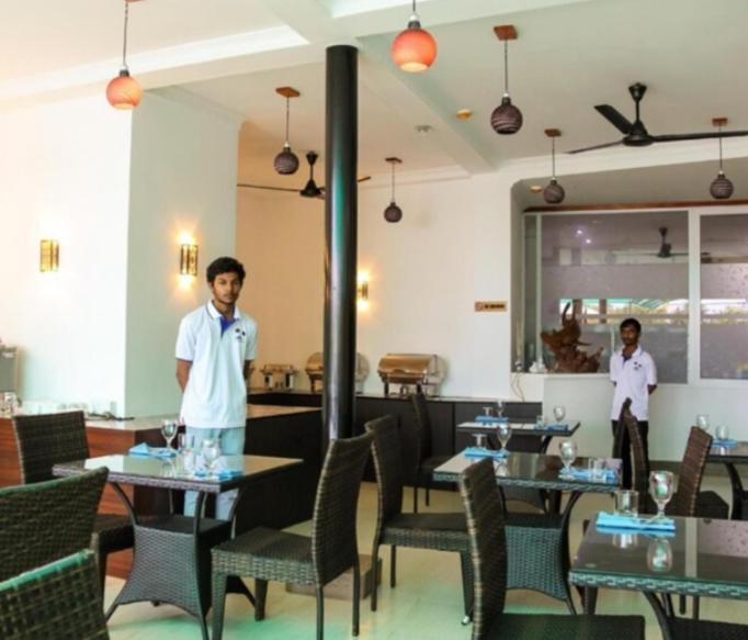 Guraidhoo Palm Inn Bagian luar foto