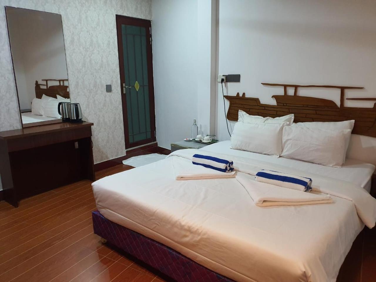 Guraidhoo Palm Inn Bagian luar foto